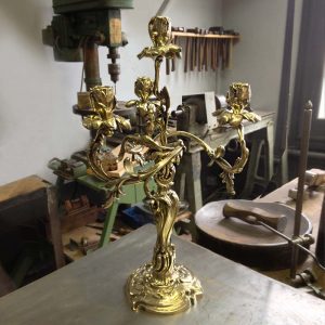 Orfèvre restauraiion de candélabres anciens en argent ou métal argenté à Paris
