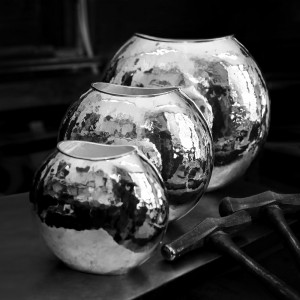 Vases ovales martelés métal argenté