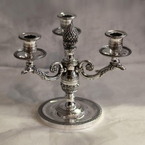 Orfèvre restaurateur de chandelier ancien en argent et métal argenté Paris