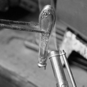 Monteur de manches et lames de couteaux Camille Ofèvre Paris